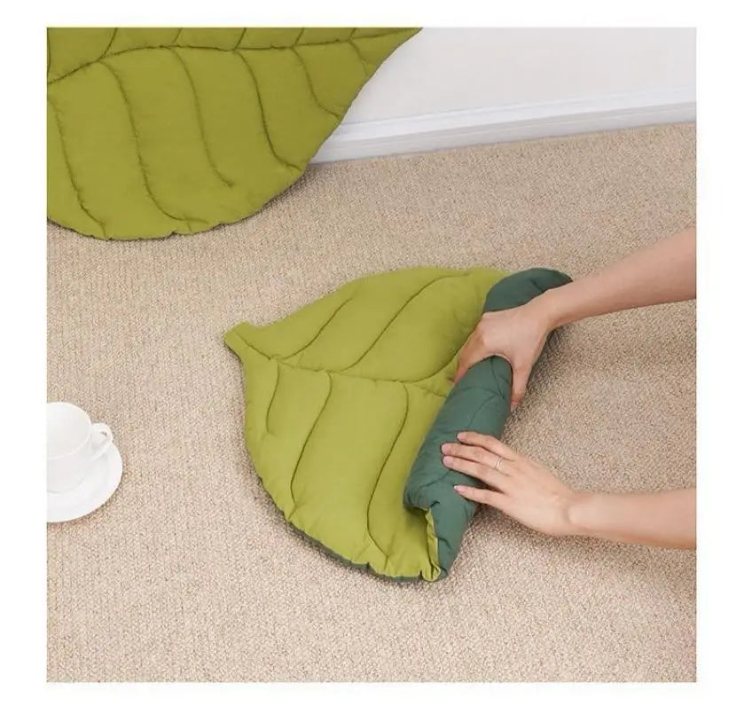Leaf-Shaped Cat Bed Mat NZ | Soft Double-Sided Washable Pet Pad for Cats & Small Dogs – PawNest